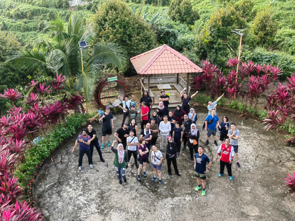 Outdoor team building activity – enhancing teamwork and personal growth in a natural setting