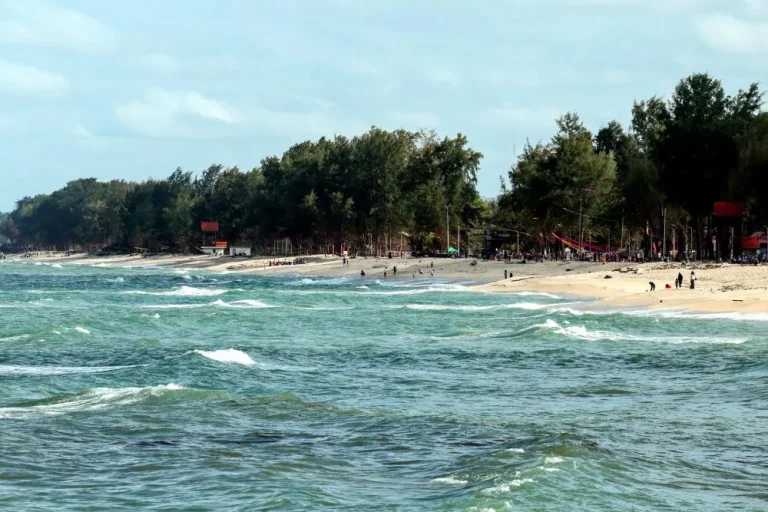 Pantai Batu Burok Team Building